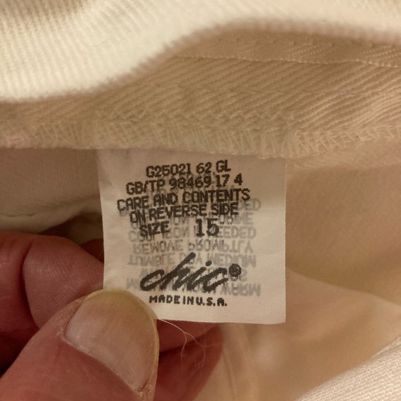 Vintage Chic jean shorts - Picture 13 of 14